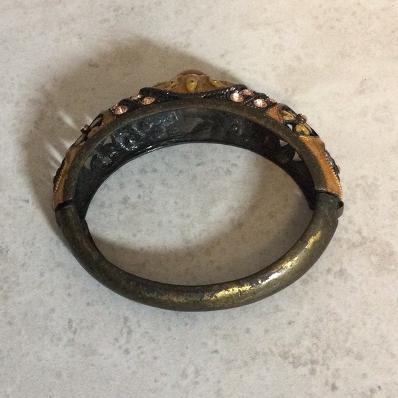 Egyptian inspired stone bling hinge bracelet - Picture 3 of 8